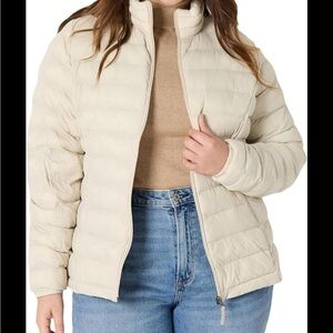 Women’s Eddie Bauer packable jacket size xl cream color new measures 22